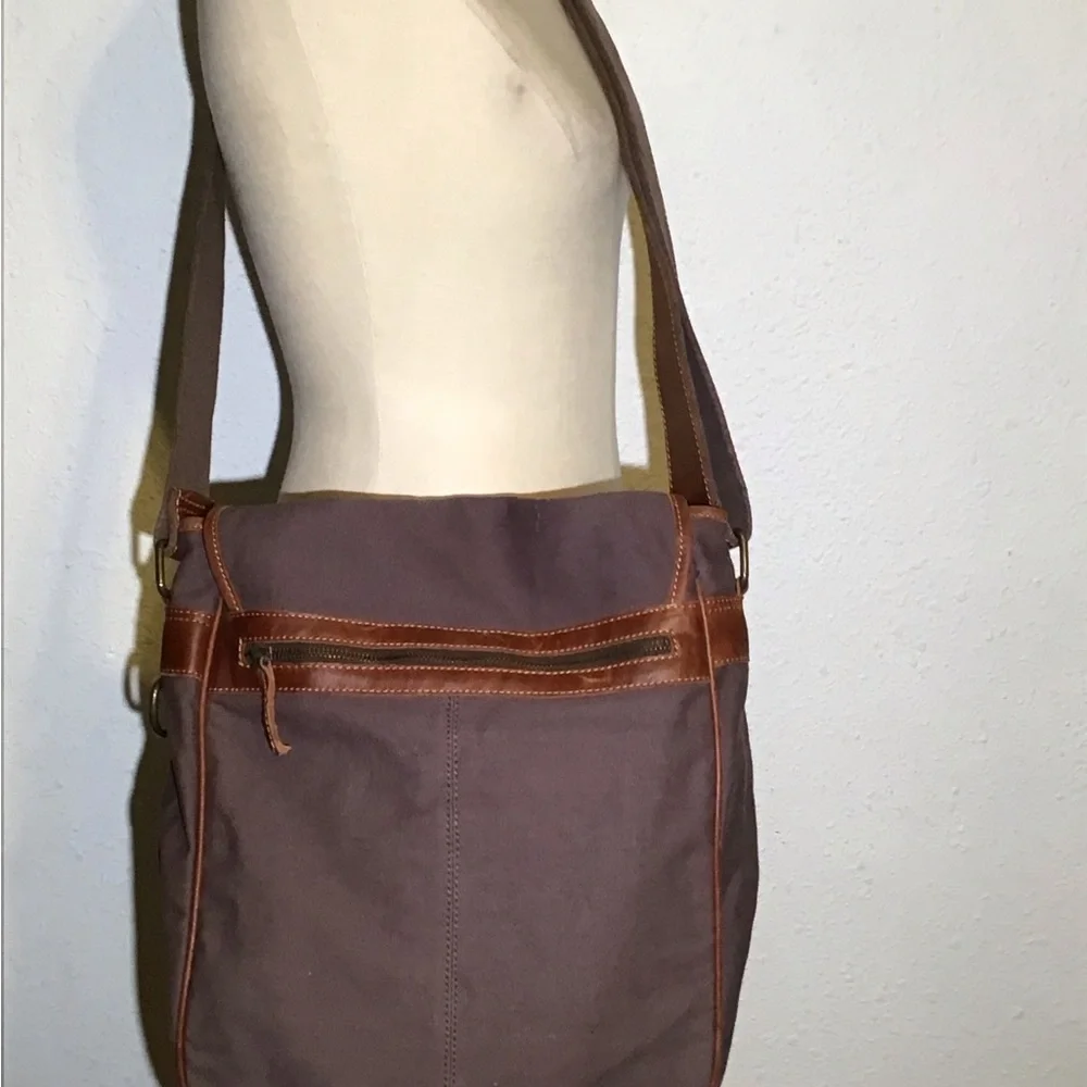 Fossil men’s leather/canvas messenger crossbody bag